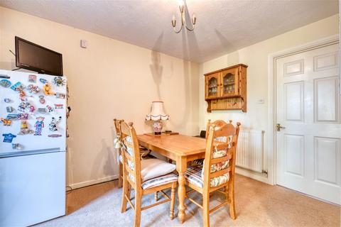3 Dewsbury Close, Astwood Bank, Redditch, B96 6BH
