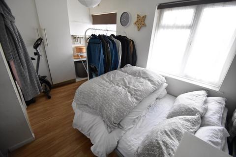 1 Anthony Gardens, Luton, LU1 5HA