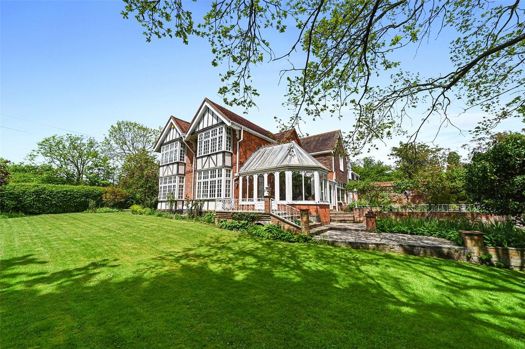 Creephedge Lane, East Hanningfield, Chelmsford, Essex, CM3 5 bed