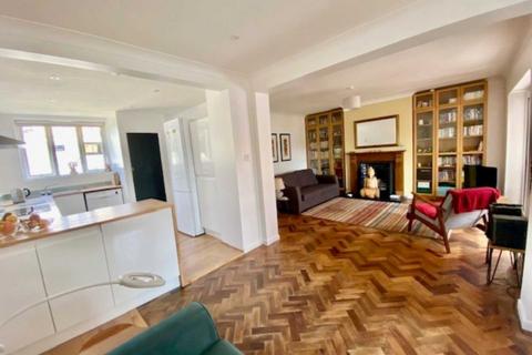 1 Timbers Close, Buckfastleigh, TQ11 0DR