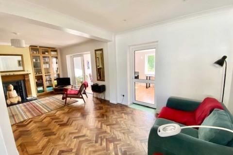 1 Timbers Close, Buckfastleigh, TQ11 0DR