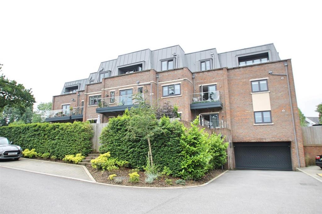 Aspen Place, Bushey WD23 2 bed apartment £2,000 pcm (£462 pw)