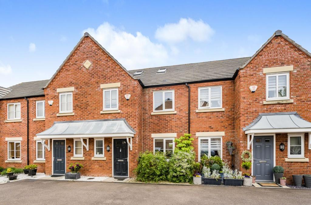 Turnpike Gardens, Bedford, MK42 4 bed townhouse £350,000