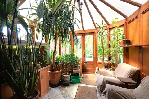 6 Frith Park, East Grinstead, RH19 2BU