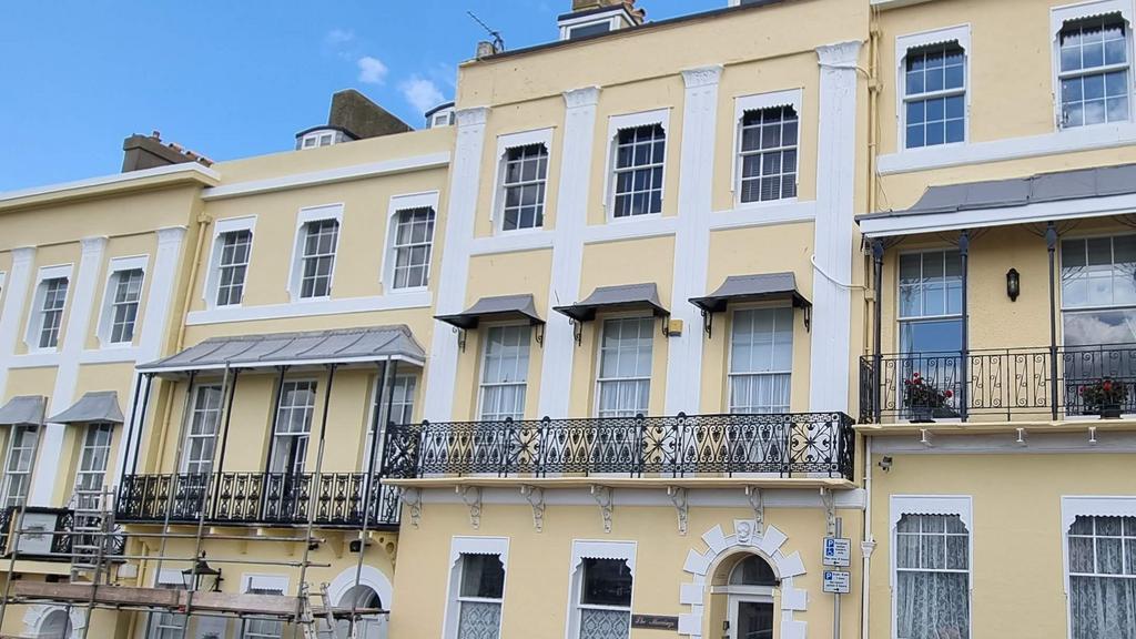 Torquay Harbourside 1 bed apartment for sale £132,950