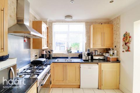 4 bedroom semi-detached house for sale, Greenway, London