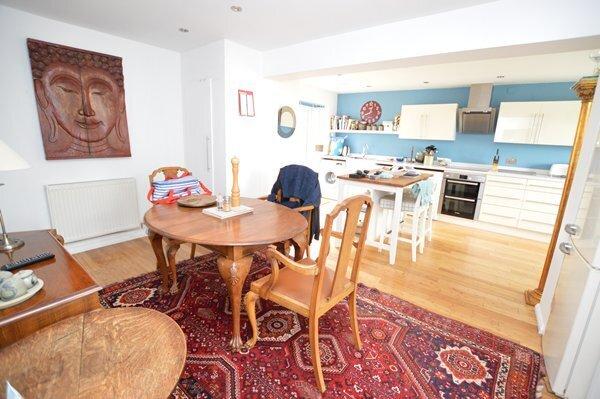 Dining room to breakfast/kitchen
