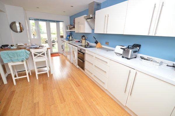 Breakfast/kitchen