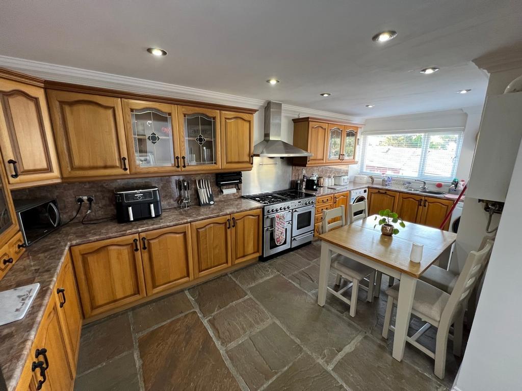 CoOperative Street Ton Pentre Pentre 3 bed terraced house for sale