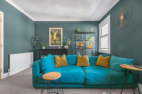 2 bedroom apartment to rent - Almeric Road, London, SW11