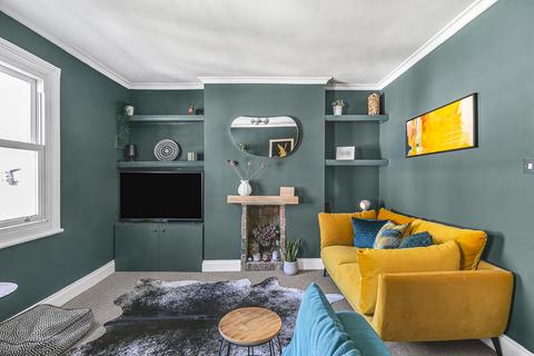 2 bedroom apartment to rent - Almeric Road, London, SW11