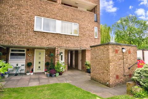 1 bedroom flat for sale - Chingford Avenue, London