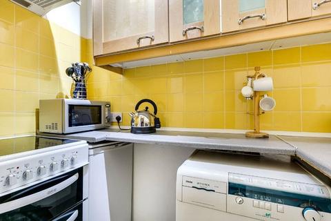 Studio for sale, Donovan Court, Drayton Gardens, Chelsea, London, SW10