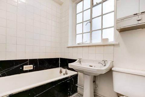 Studio for sale, Donovan Court, Drayton Gardens, Chelsea, London, SW10