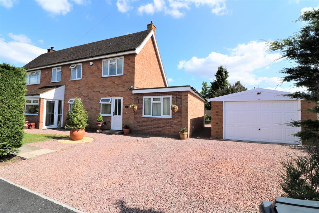 Ryall Meadow, UptonuponSevern WR8 3 bed detached house for sale £