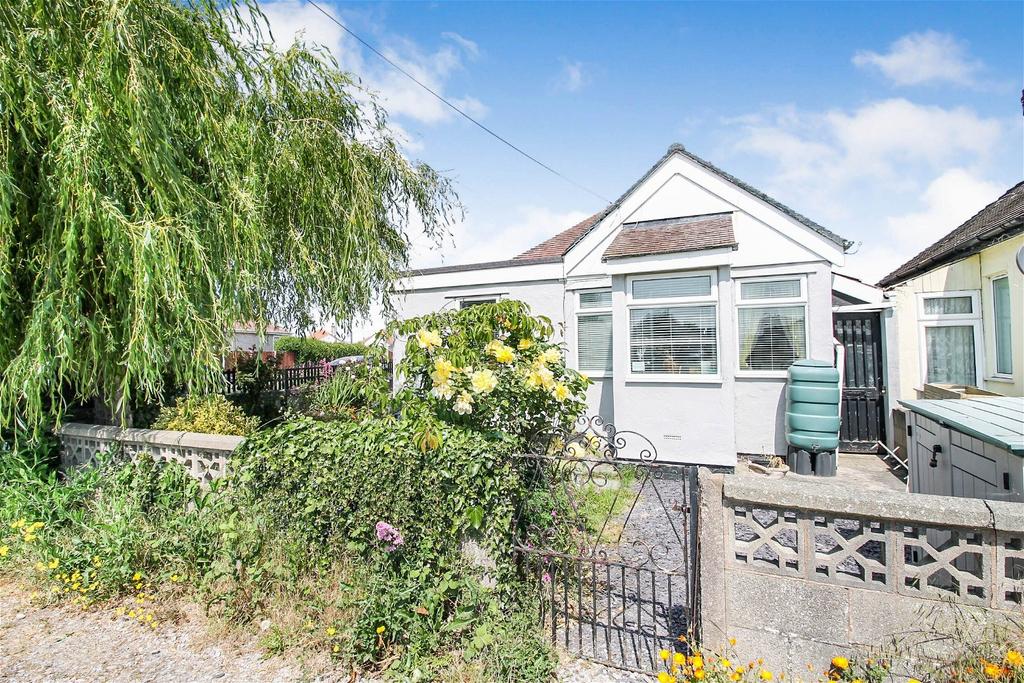 Woodside Avenue, Sandy Cove, Kinmel Bay 2 bed detached bungalow for