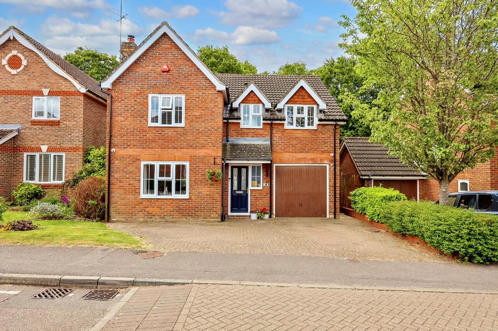 Beale Street, Burgess Hill, RH15 4 bed detached house for sale £650,000