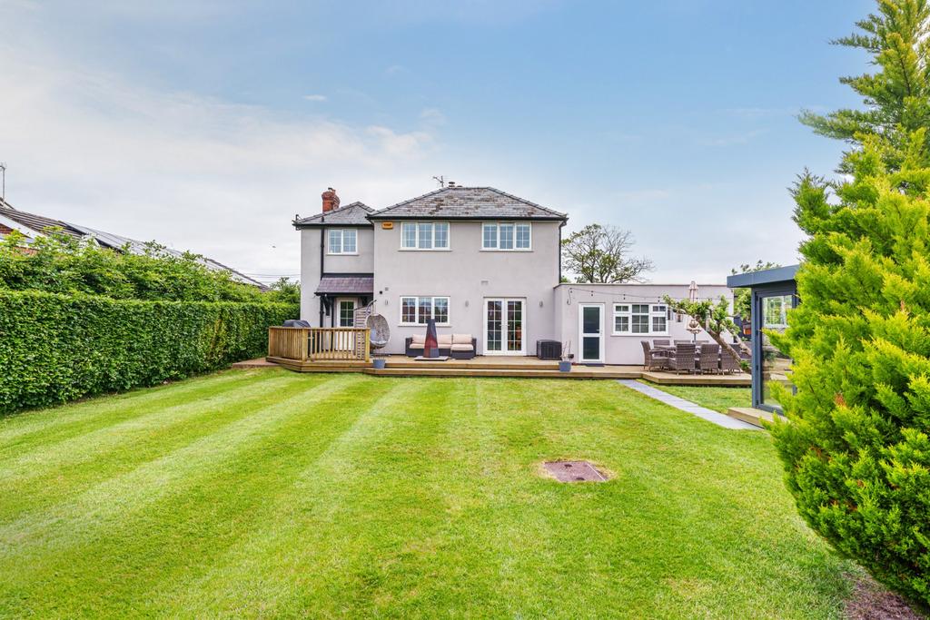 Risborough Road, Stoke Mandeville... 4 bed detached house £750,000