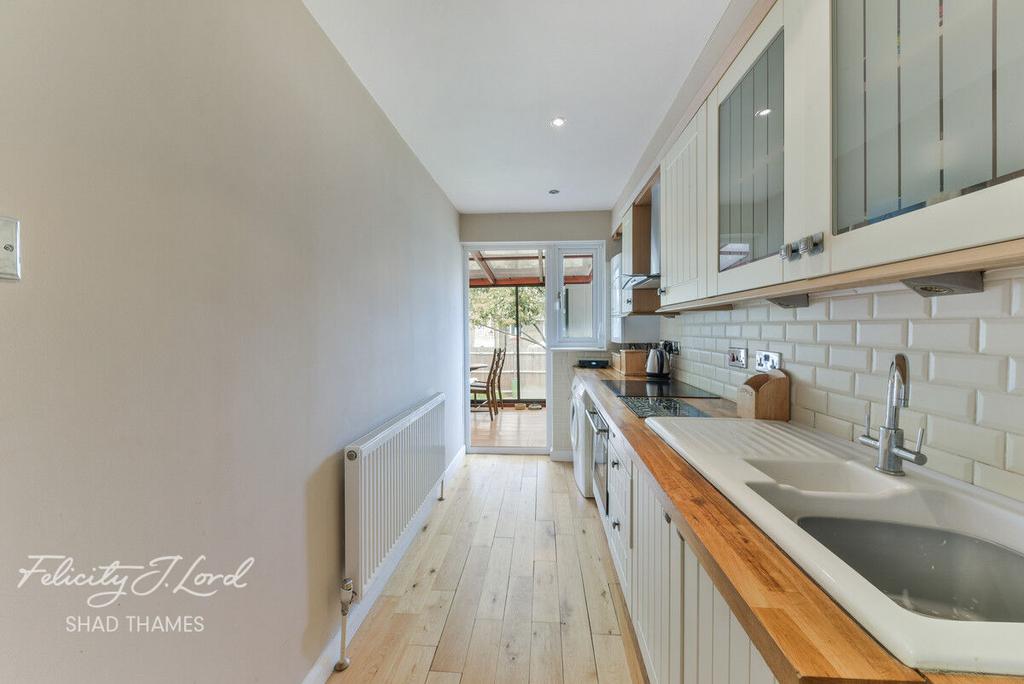 Lavender Road, SE16 2 bed for sale £474,950