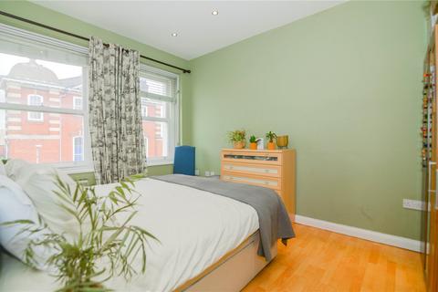 1 bedroom flat for sale, St. John's Hill, London