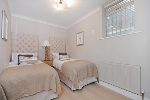 3 bedroom apartment to rent, Fitzjohns Avenue,  London,  NW3
