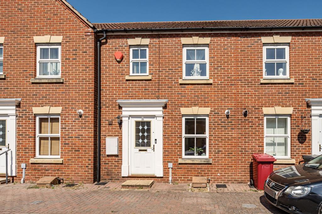 Langley, Berkshire, SL3 3 bed terraced house for sale £475,000