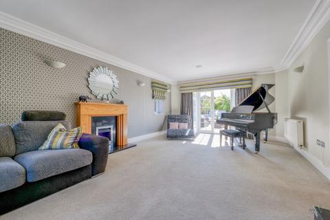4 Elford Close, Streetly, Sutton Coldfield, B74 3LZ