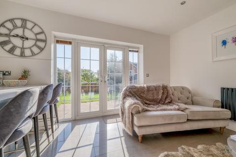 4 Elford Close, Streetly, Sutton Coldfield, B74 3LZ