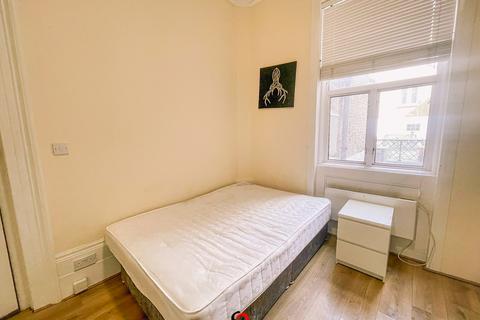 Flat to rent, Sussex Gardens, London  W2