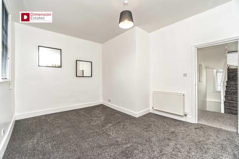 3 bedroom maisonette to rent, Kenninghall Road, Lower Clapton, Hackney, E5