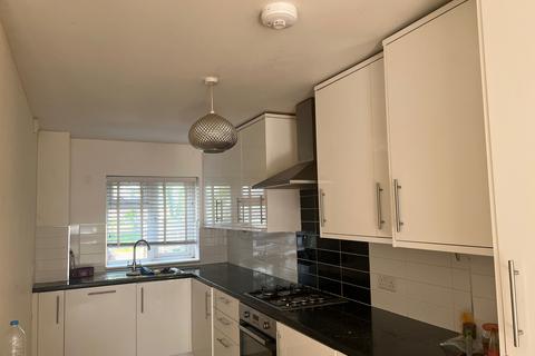 2 bedroom flat to rent - Wiltshire Lane, Pinner HA5