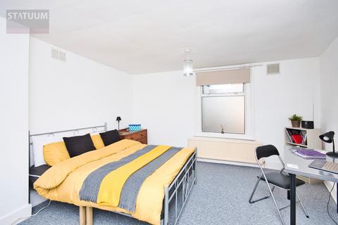 1 bedroom in a flat share to rent, Off Abbey Lane, Stratford, East London E15
