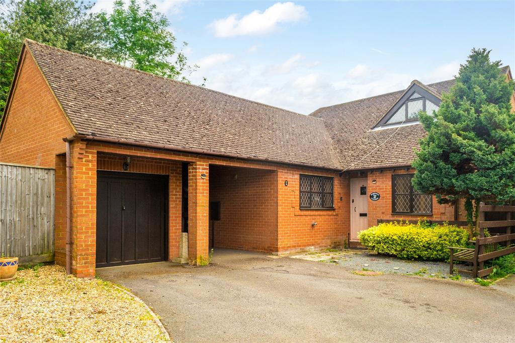The Orchard, Naphill, High Buckinghamshire, HP14 3 bed