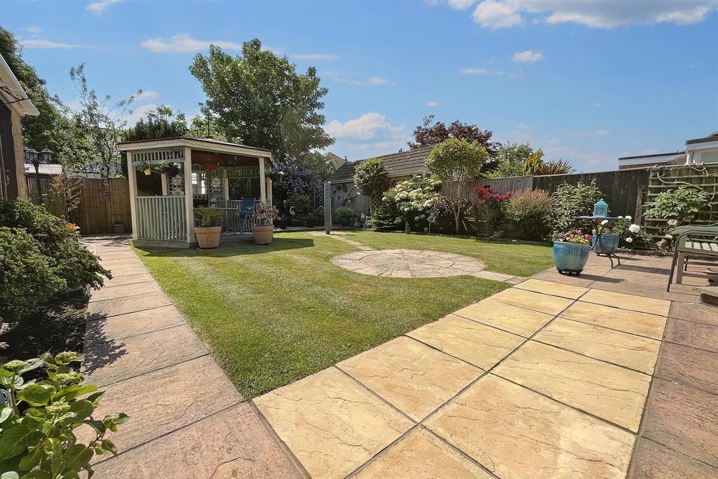 East 2 bed detached bungalow for sale £575,000
