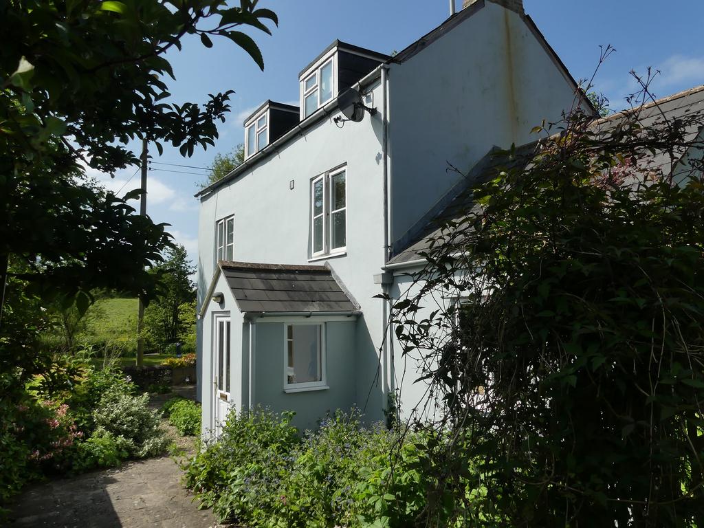 Bristol Street, Malmesbury SN16 3 bed detached house for sale £375,000