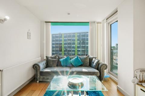 2 bedroom apartment for sale, Station Approach, Hayes, UB3