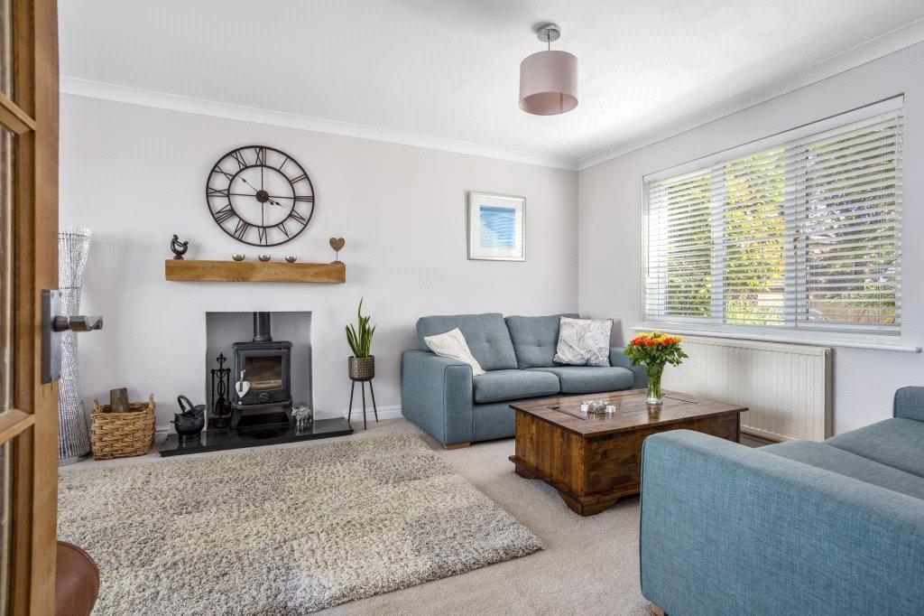 Strawberry Fields, Bramley, RG26 4 bed detached house for sale £625,000