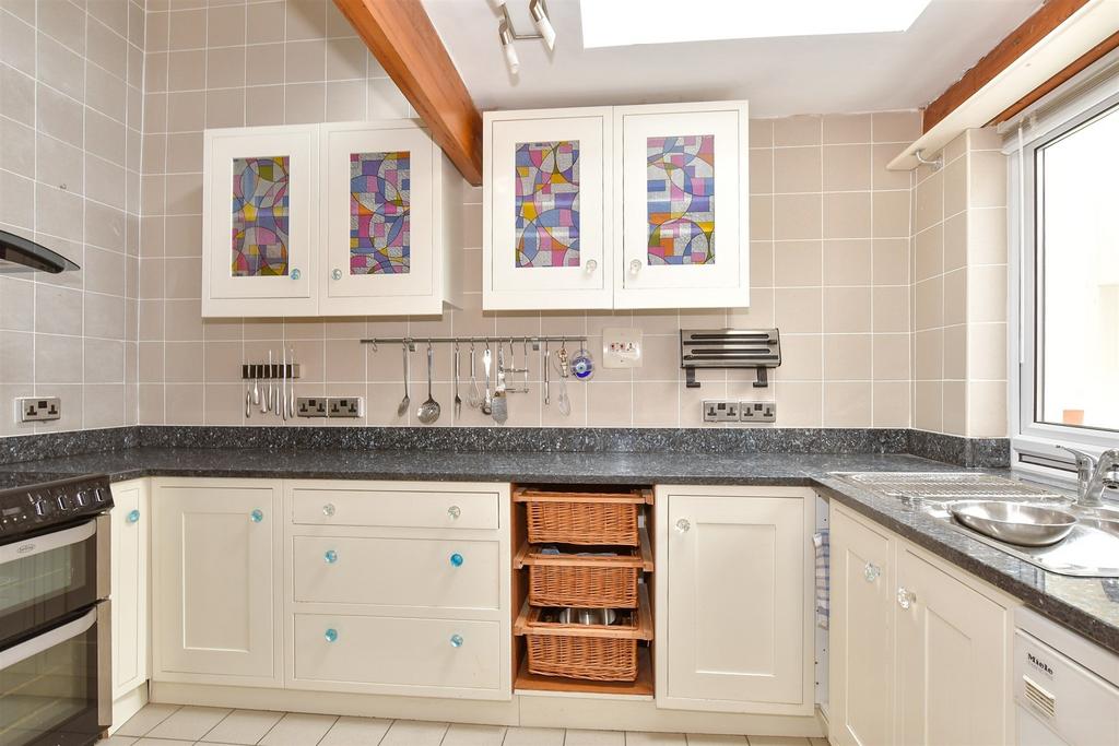 Fauchons Lane, Bearsted, Maidstone, Kent 2 bed terraced bungalow for sale £375,000