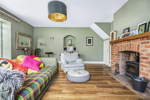 3 bedroom semi-detached house to rent, Stroud Road, Brookthorpe, GL4 0UU