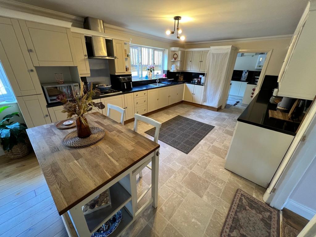 Springfield Rise Treharris Treharris 4 bed detached house for sale