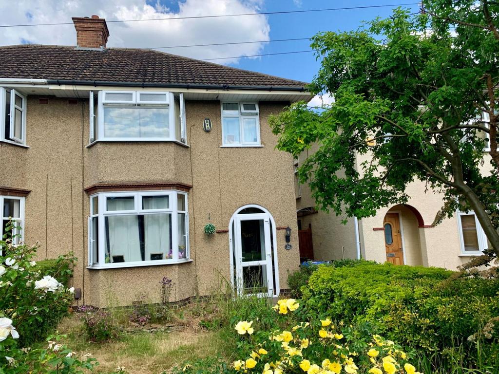 Lyncrest Avenue, Duston, Northampton NN5 5PE 3 bed semidetached house