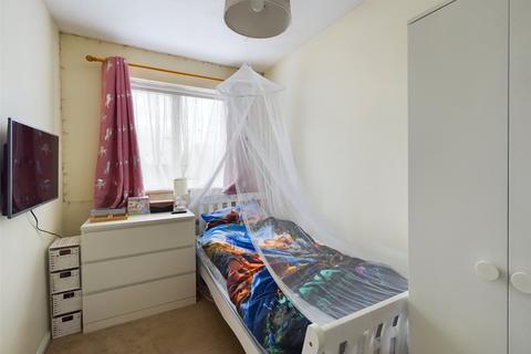 26 Barnfields, Gloucester, GL4 6WE