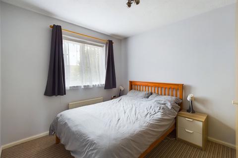 26 Barnfields, Gloucester, GL4 6WE