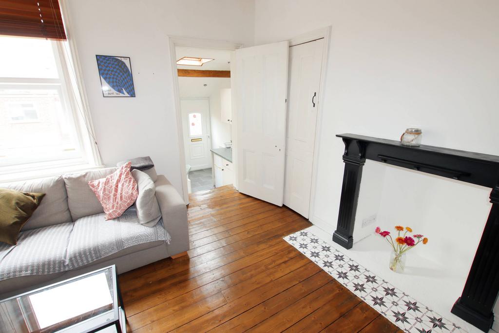 Napier Road, Swalwell NE16 2 bed flat £550 pcm (£127 pw)