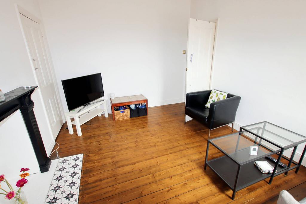 Napier Road, Swalwell NE16 2 bed flat £550 pcm (£127 pw)
