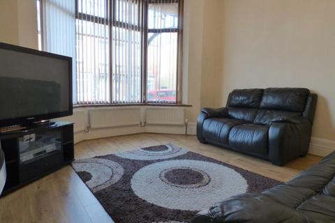 4 bedroom end of terrace house for sale - Werneth Hall Road, Coppice, Oldham, OL8