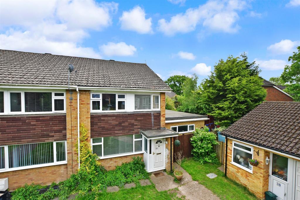 Chilberton Drive, Merstham, Redhill, Surrey 5 bed end of terrace house