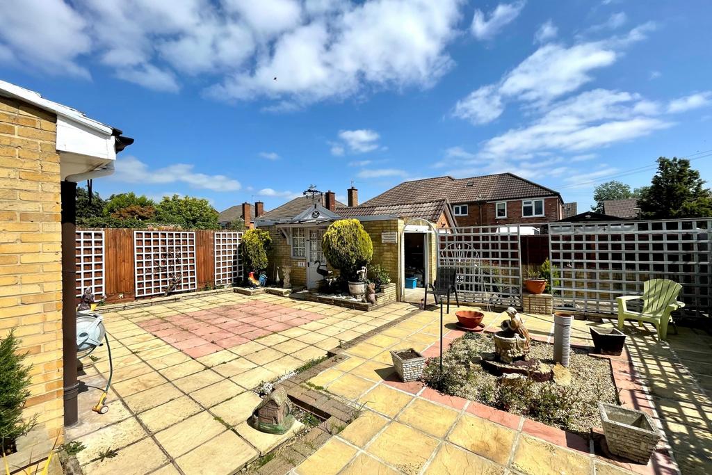 18 Ashleigh REAR GARDEN