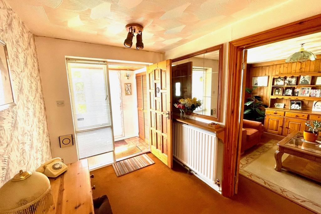 18 Ashleigh ENTRANCE HALL