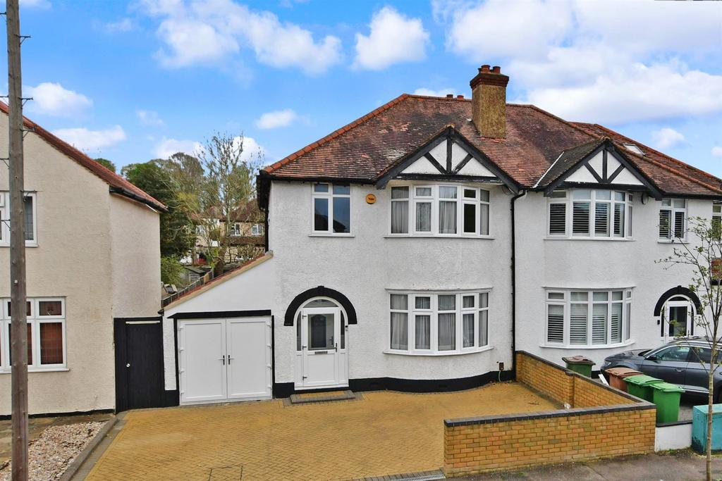 Demesne Road, Wallington, Surrey 4 bed semidetached house for sale £
